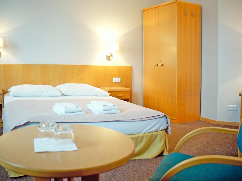 Hotel Orlik Płońsk Kültér fotó